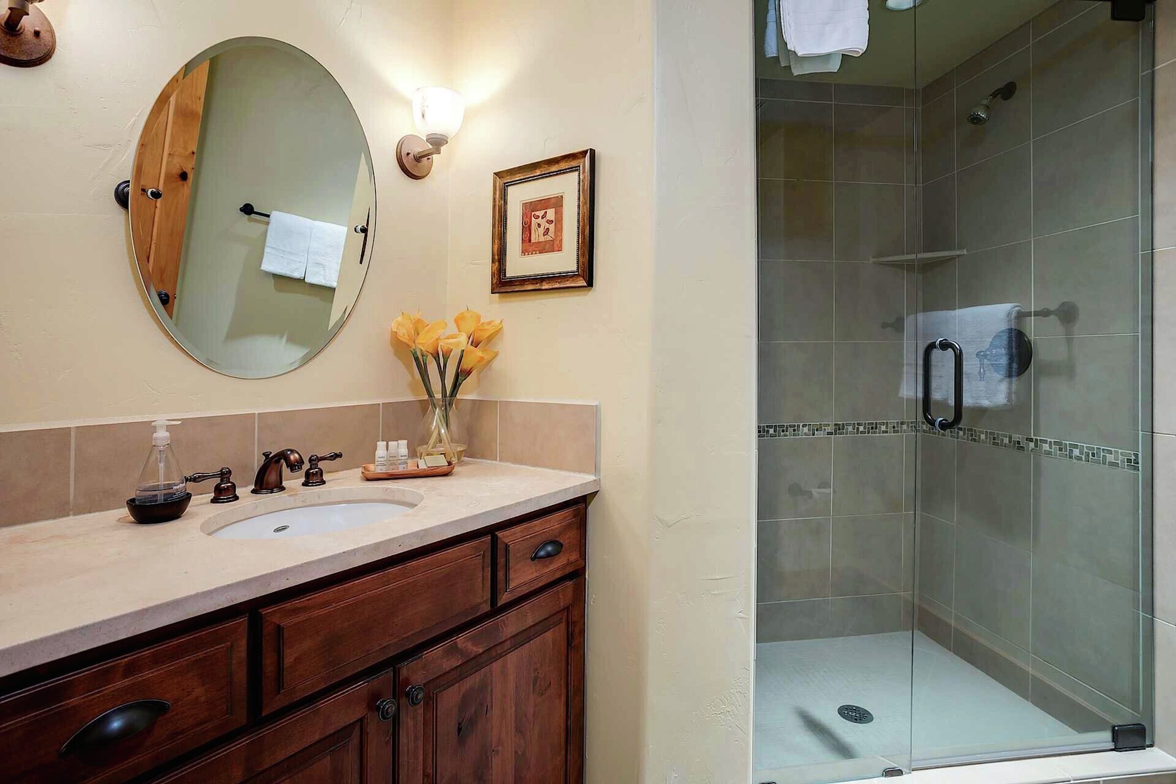 #6112 - Ensuite Bathroom