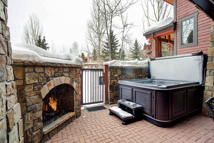 #6108 - Patio with Hot Tub & Outdoor Fireplace