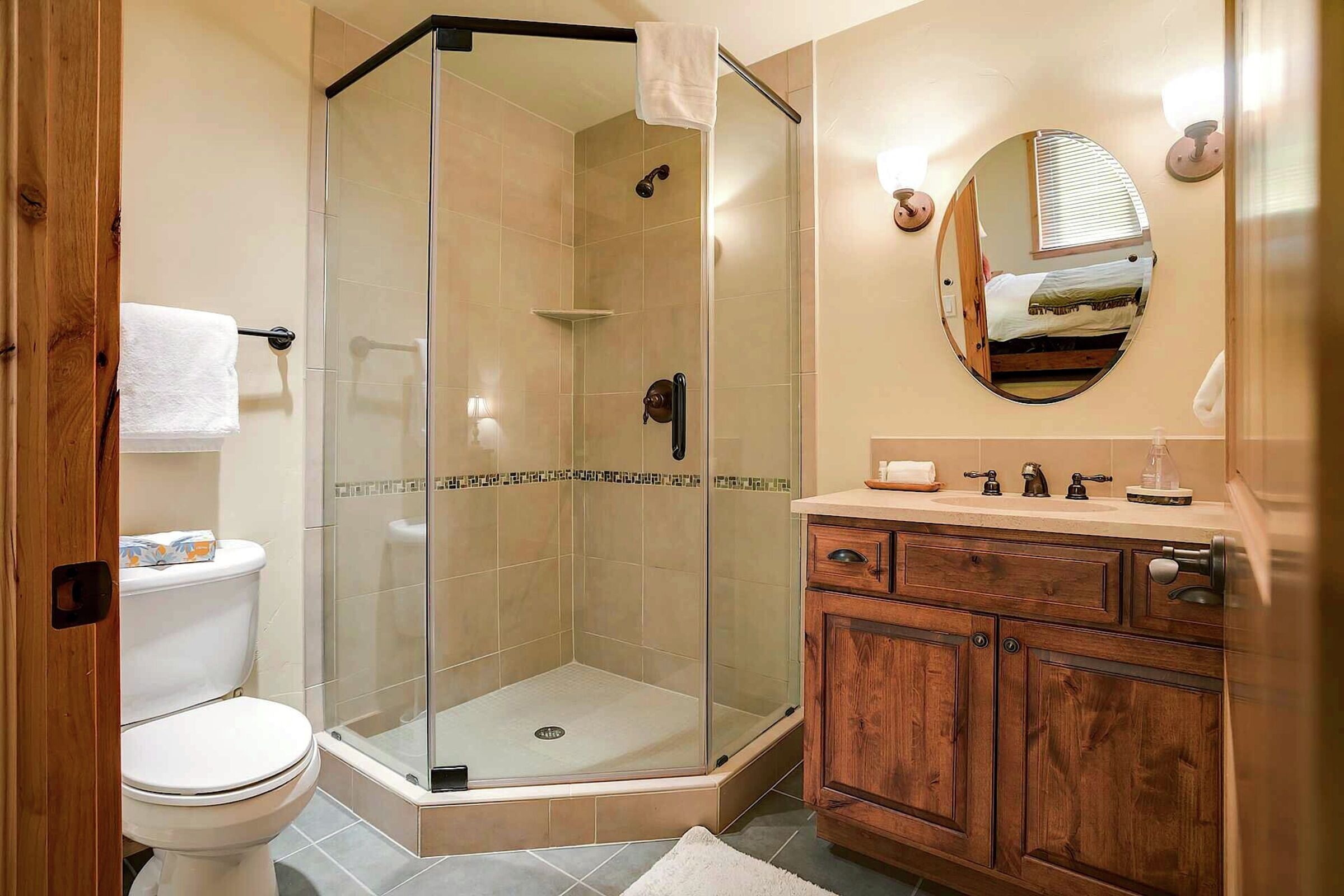 #6104 - Ensuite Bathroom