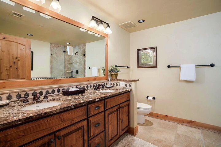 #6104 - Master Ensuite Bathroom