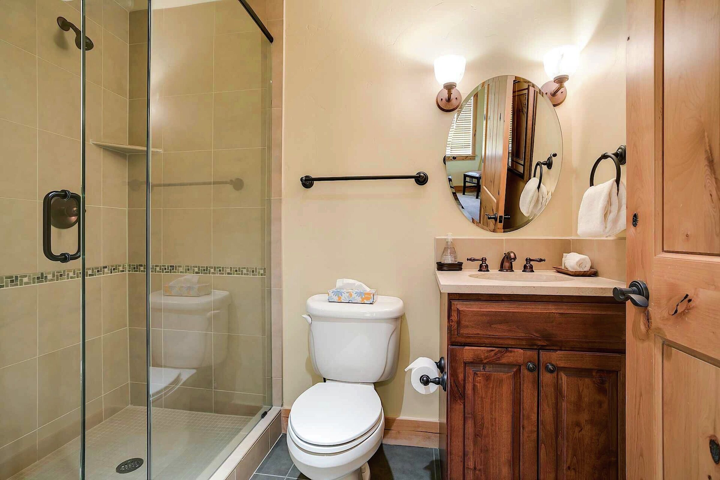 #6104 - Ensuite Bathroom