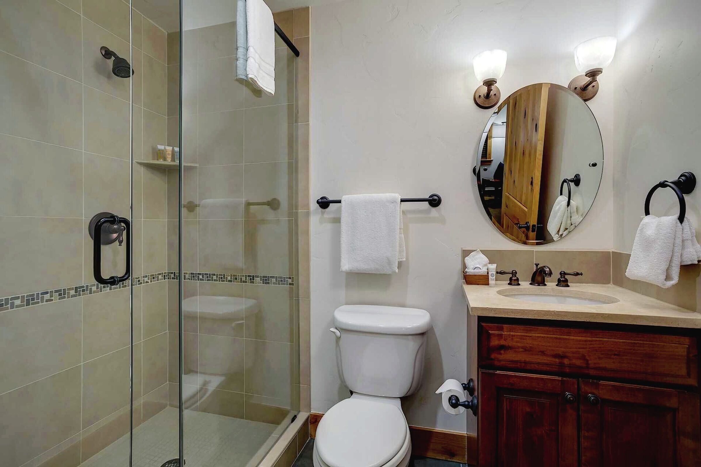#6204 - Ensuite Bathroom