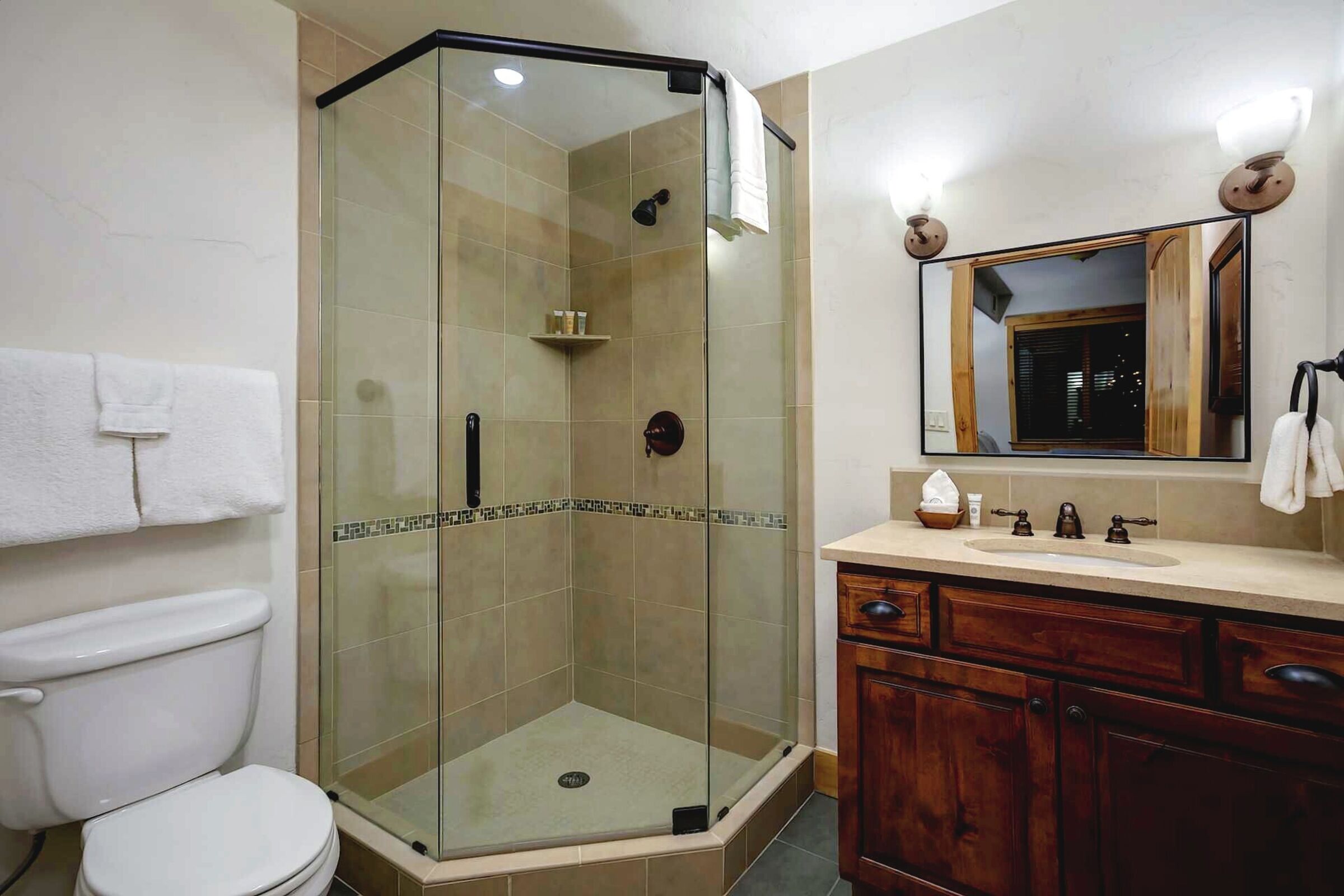#6204 - Ensuite Bathroom