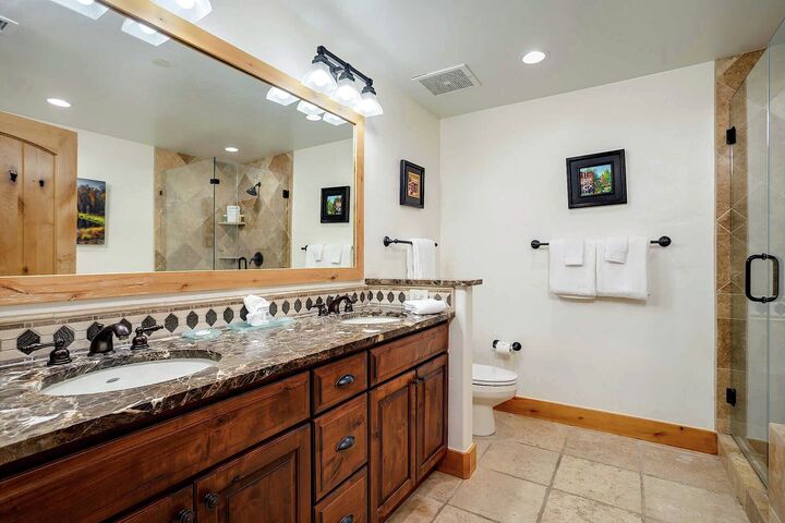 #6107 - Master Ensuite Bathroom