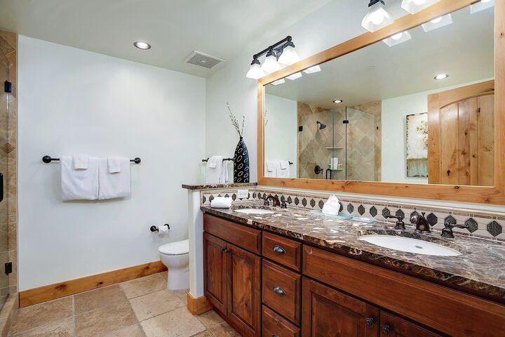 #6109 - Master Ensuite Bathroom