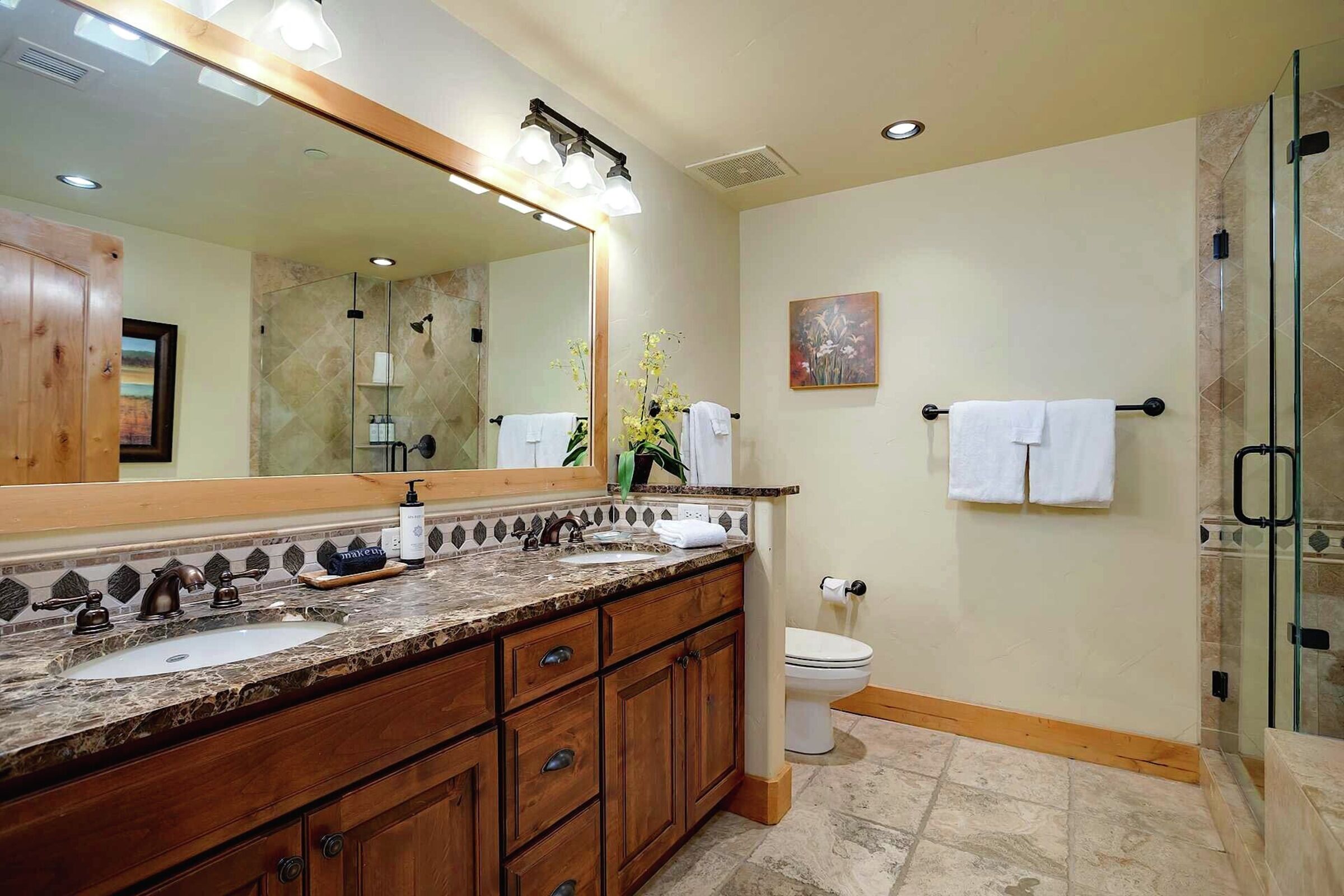 #6110 - Master Ensuite Bathroom
