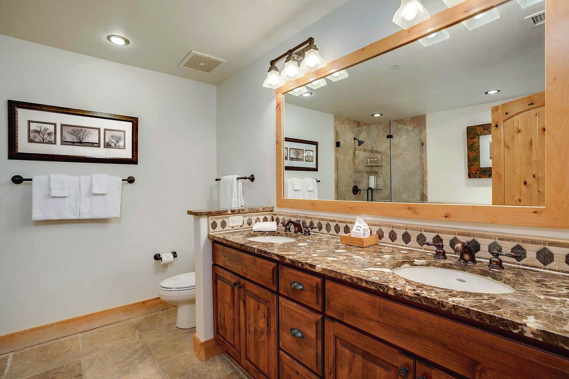 #6303 - Master Ensuite Bathroom