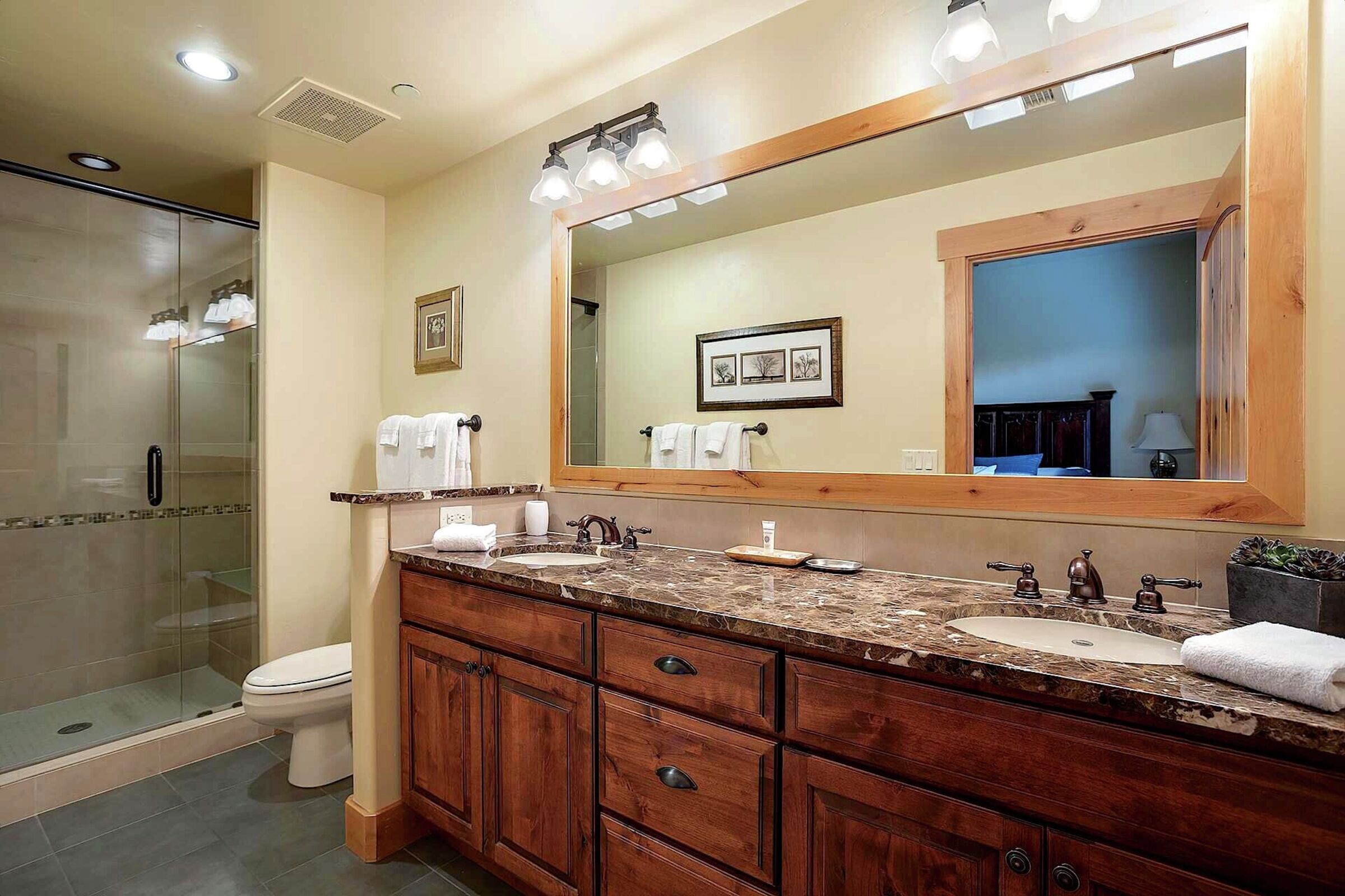 #6105 - Ensuite Bathroom