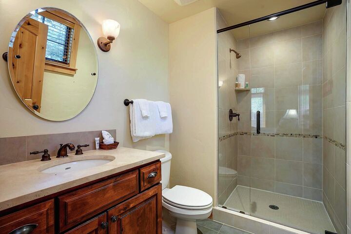 #6105 - Ensuite Bathroom