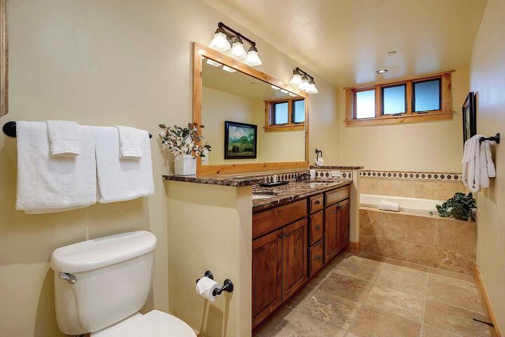 #6105 - Master Ensuite Bathroom