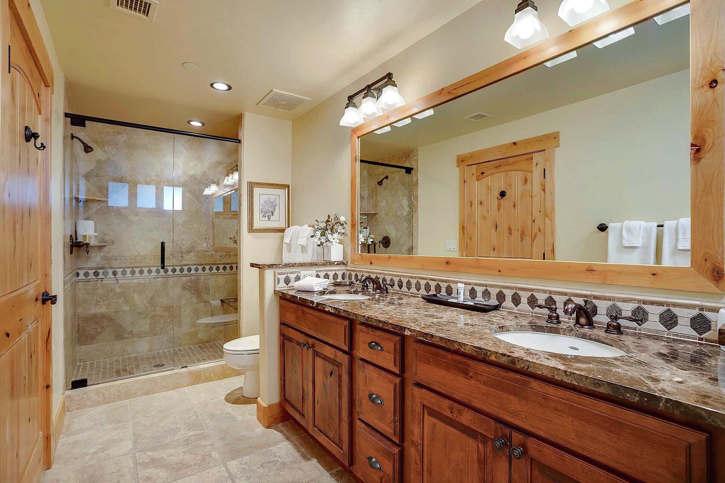 #6105 - Master Ensuite Bathroom