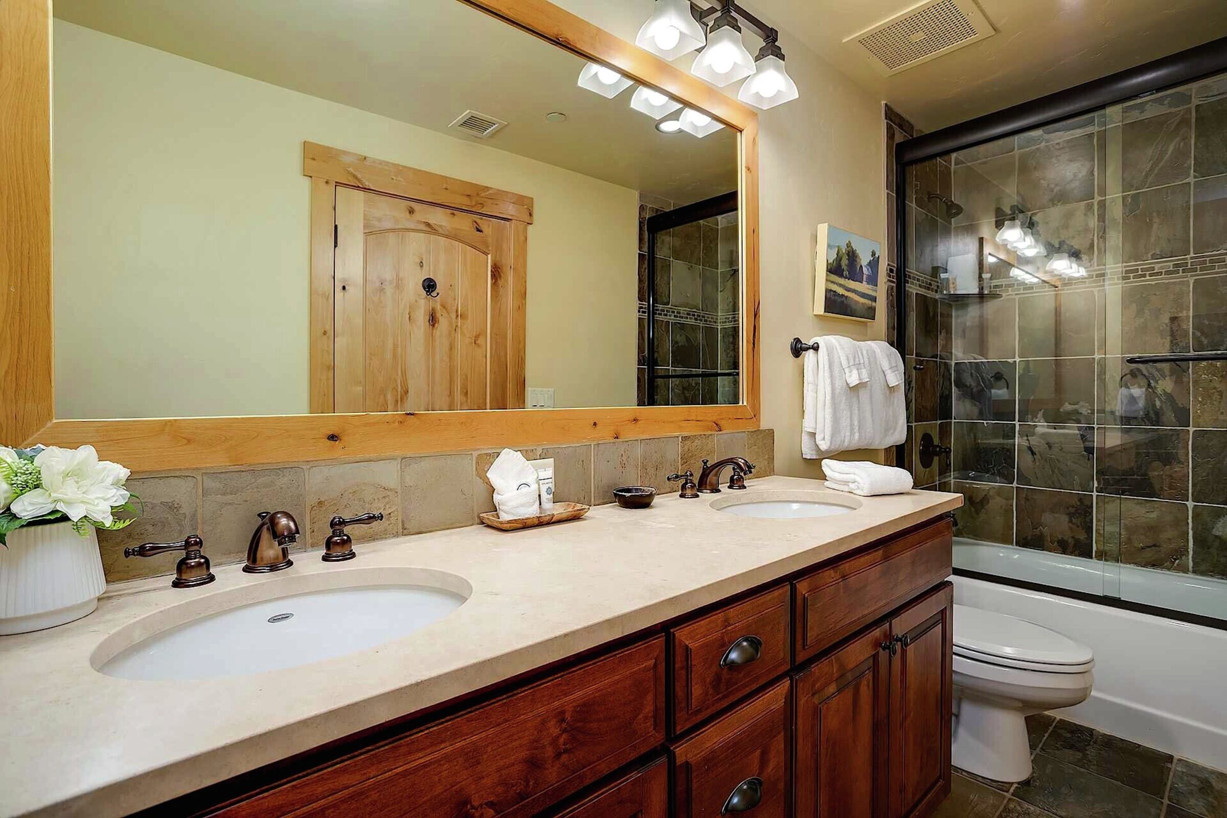 #6105 - Ensuite Bathroom