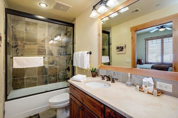 #6106 - Ensuite Bathroom