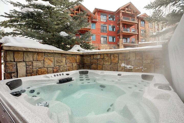 #6106 - Patio with Hot Tub