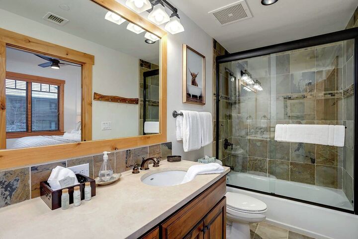 #6205 - Ensuite Bathroom