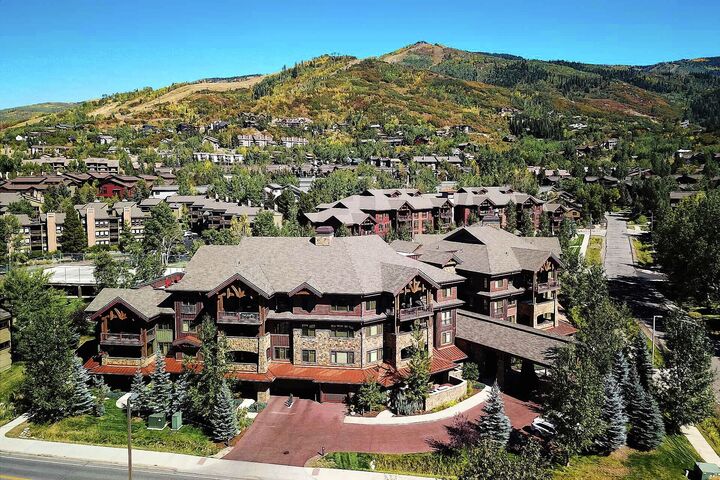 Bear Lodge at Trappeur's Crossing Exterior - Summer