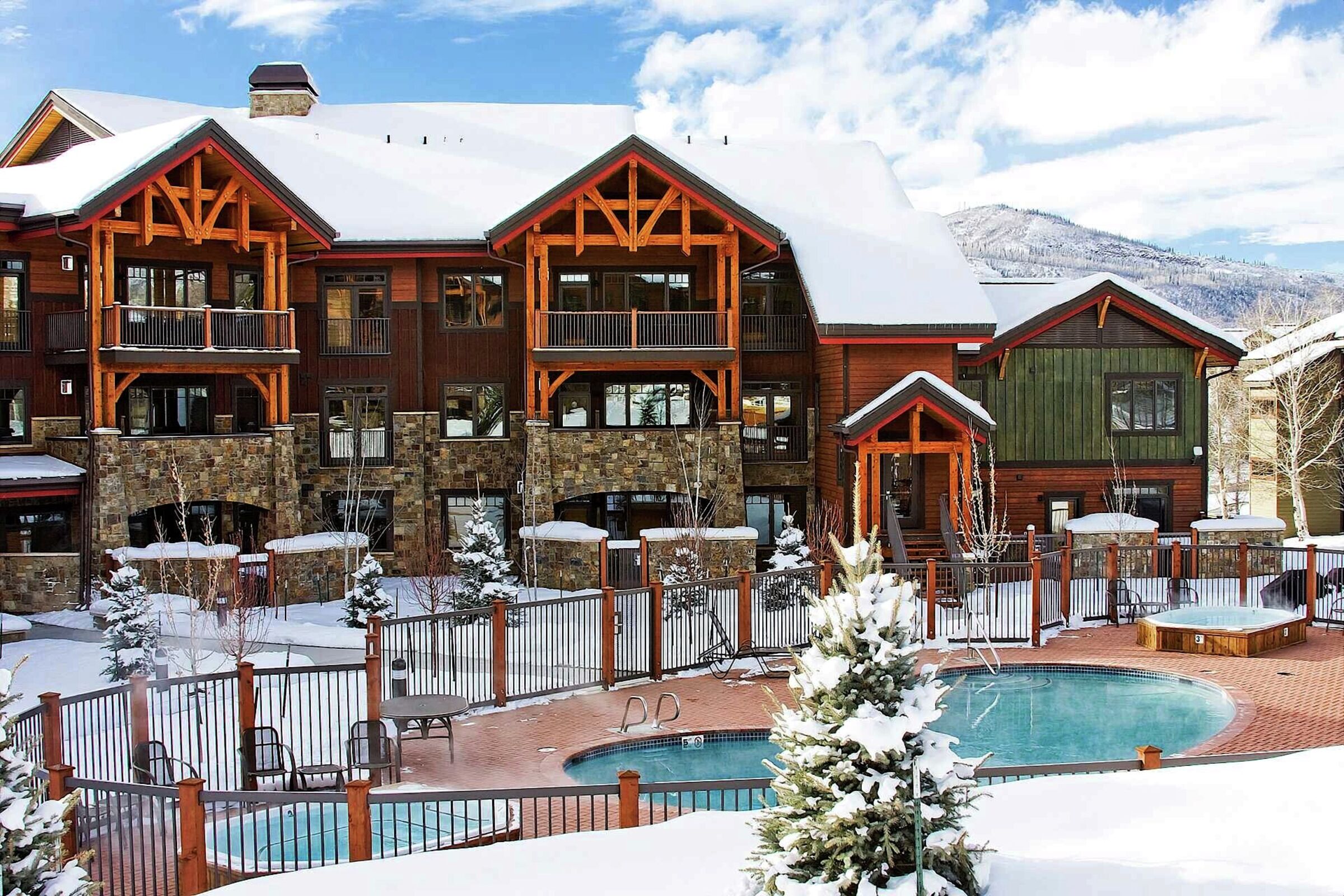 Outdoor Heated Swimming Pool & Hot Tub