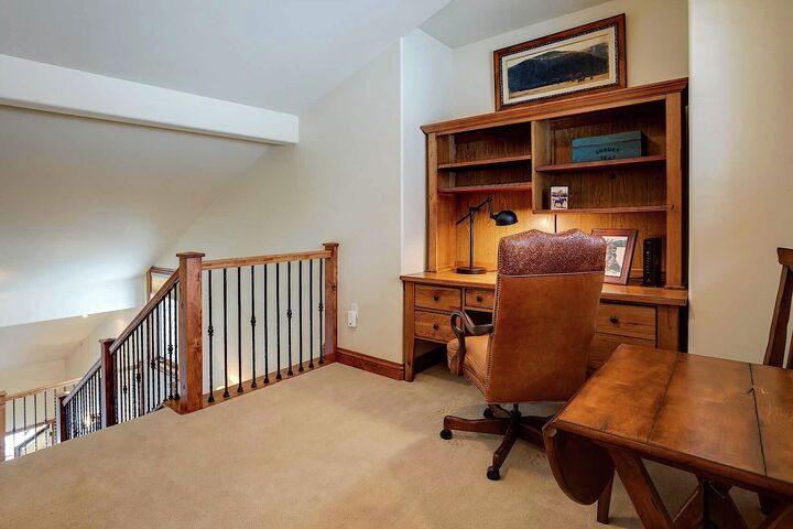 4 Bdrm + Loft - Loft with Desk