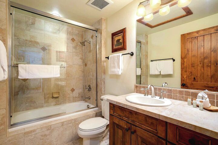 4 Bdrm + Loft - Bathroom