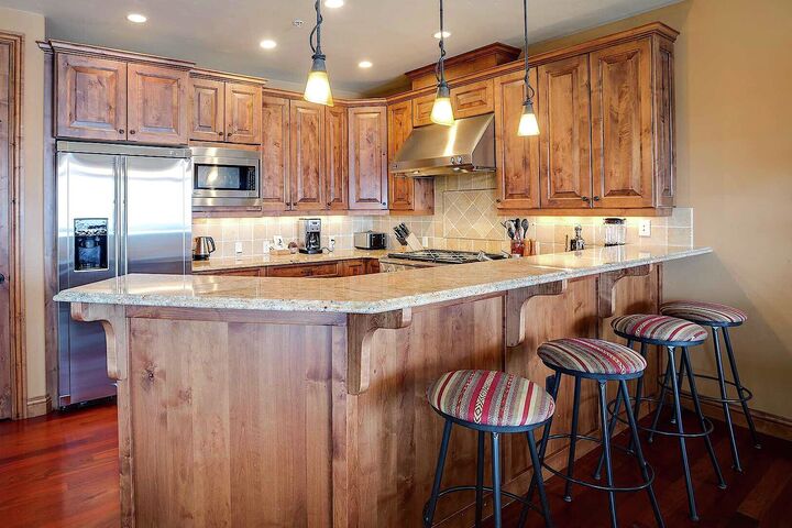 4 Bdrm + Loft - Kitchen