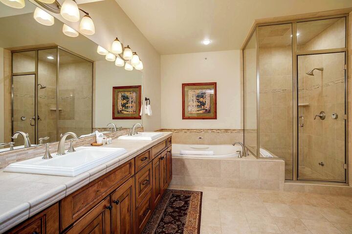 4 Bdrm + Loft - Master Ensuite Bathroom
