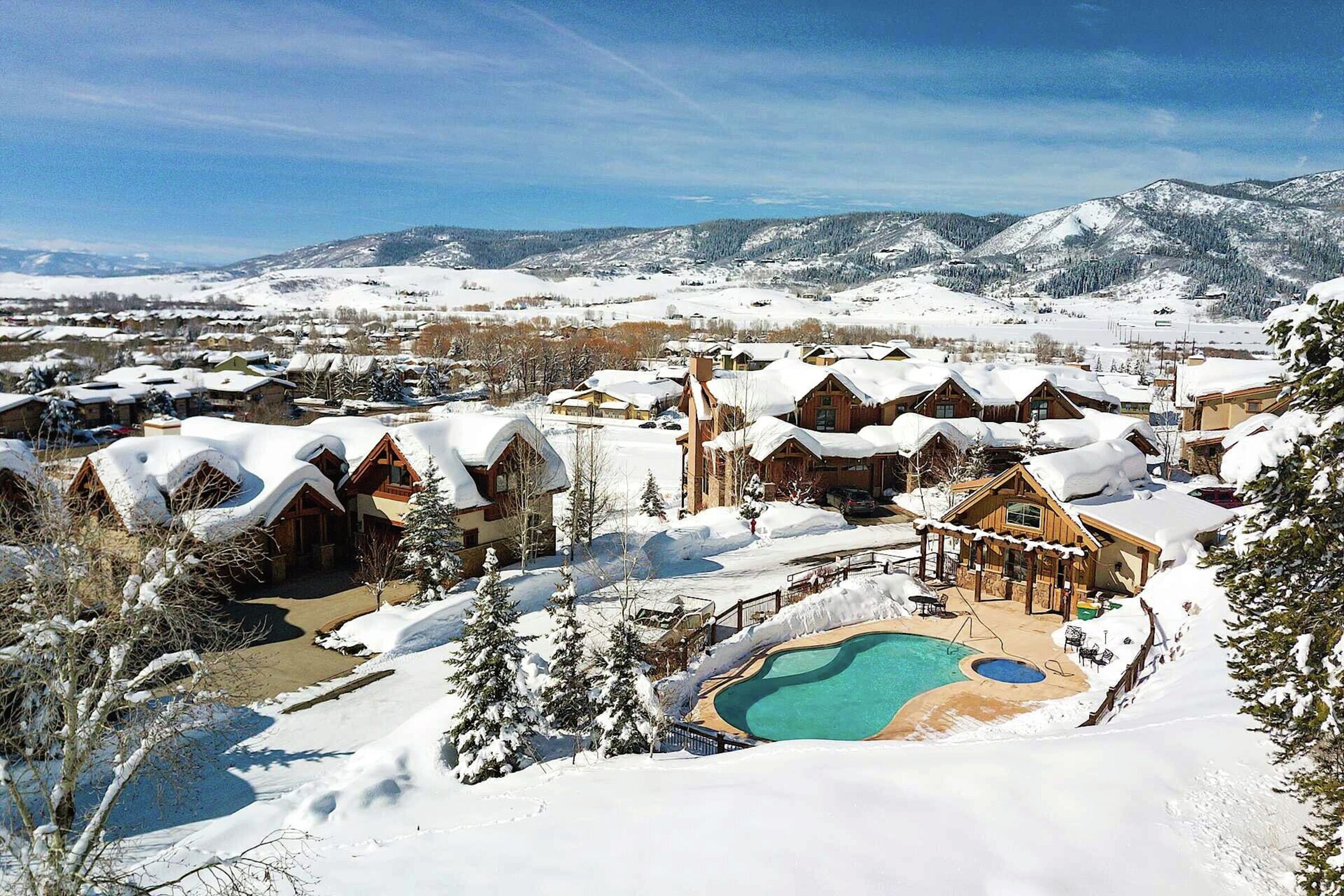 Aspen Crest Exterior - Winter
