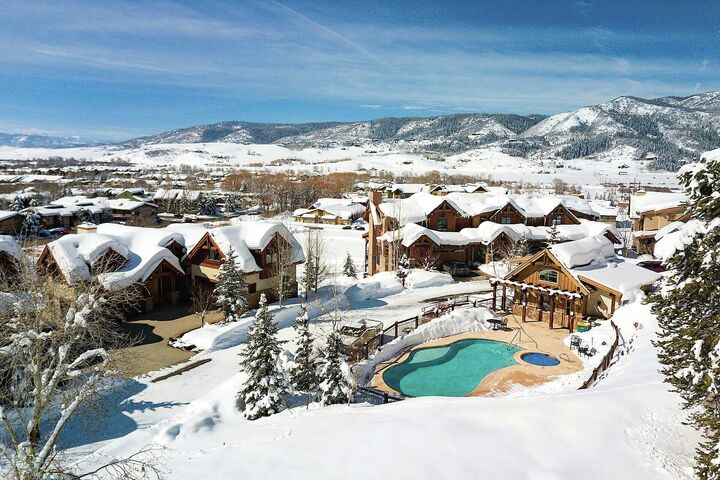 Aspen Crest Exterior - Winter