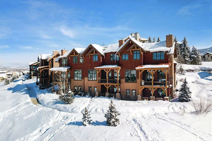 Aspen Crest Exterior - Winter
