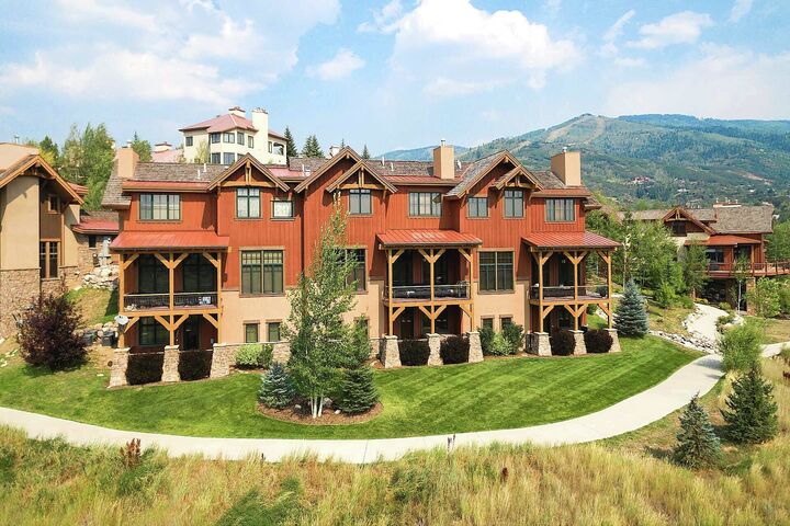 Aspen Crest Exterior - Summer