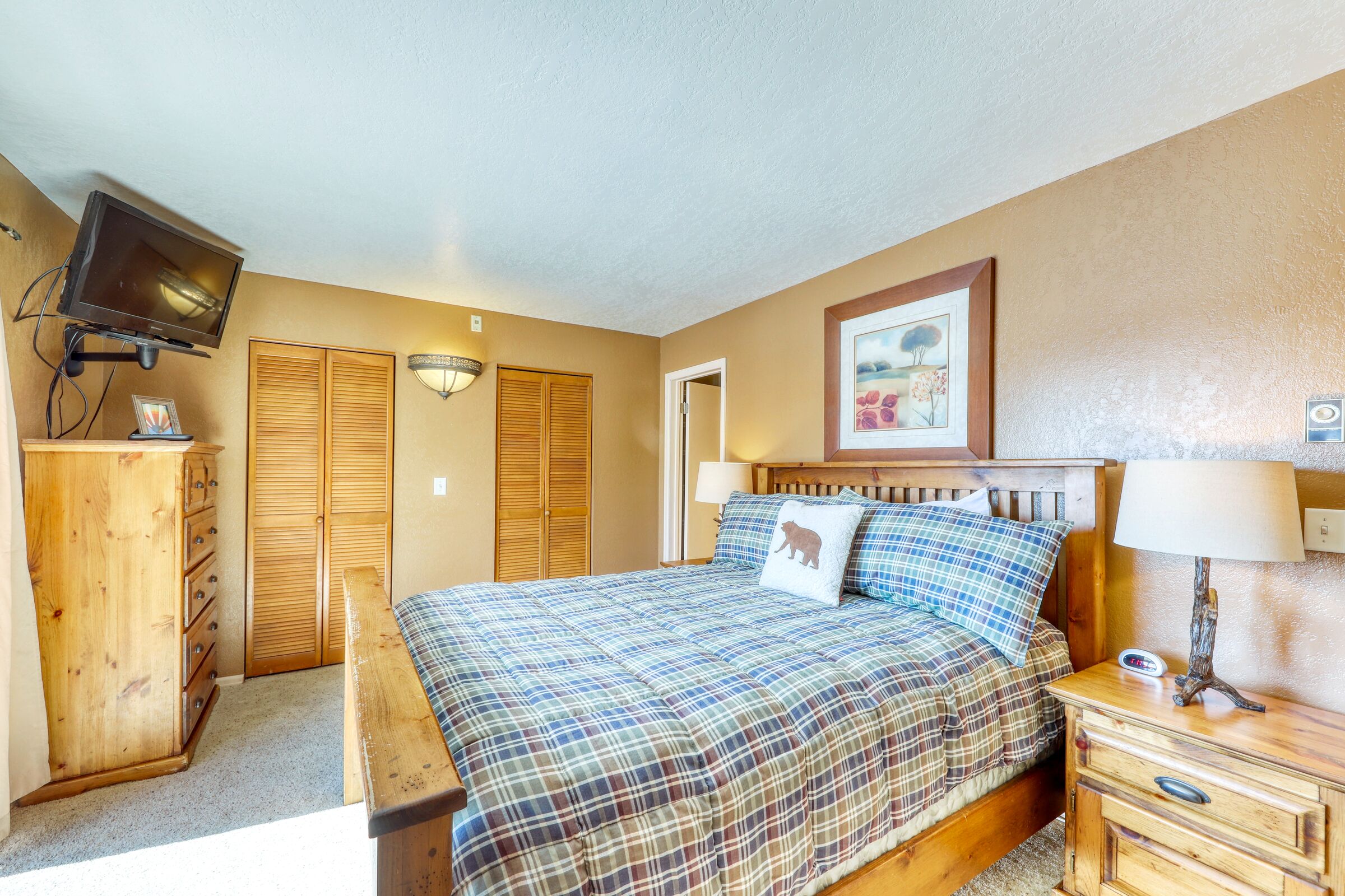 #B22 - Chinook - Master Bedroom