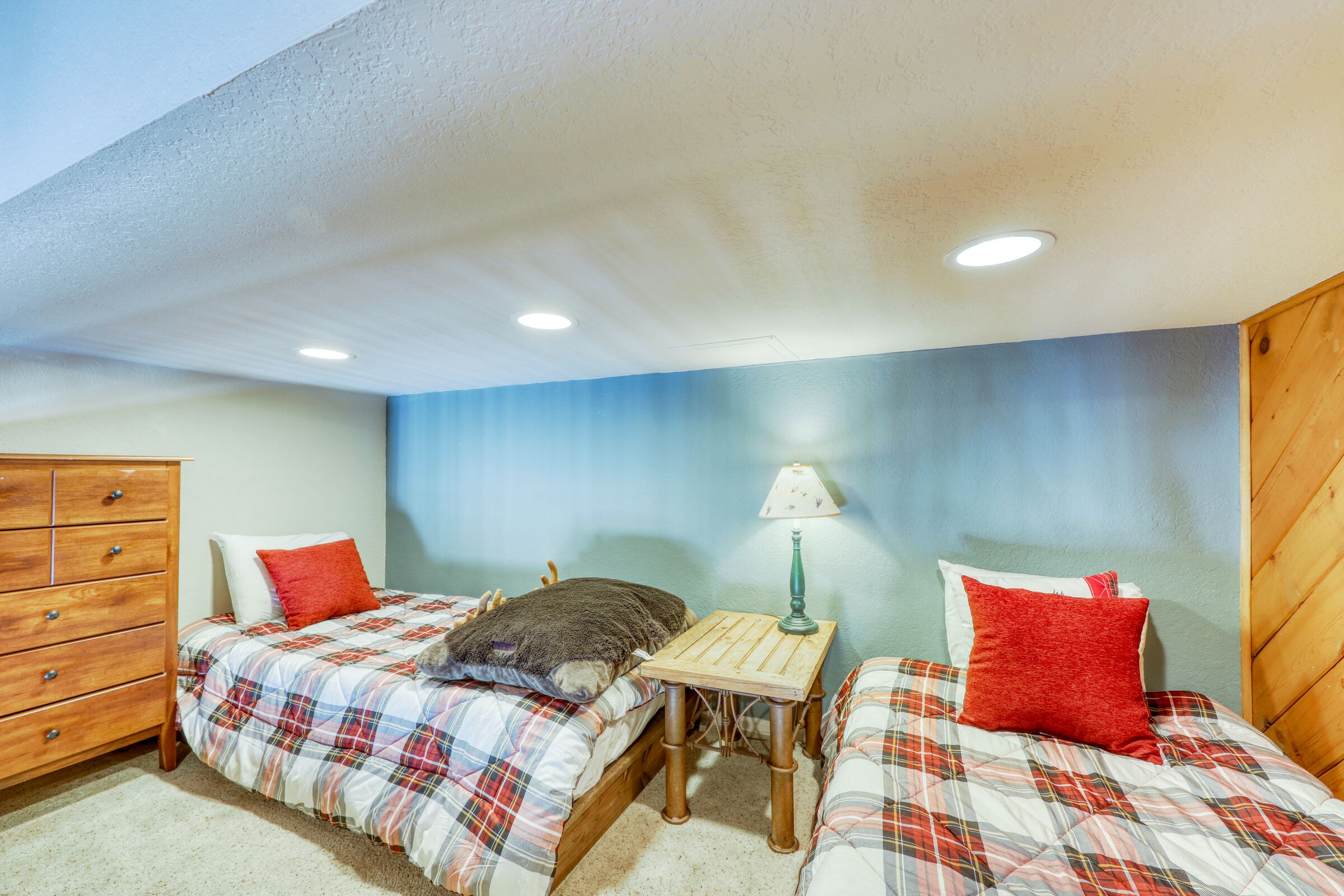 #B22 - Chinook - Loft Bedroom