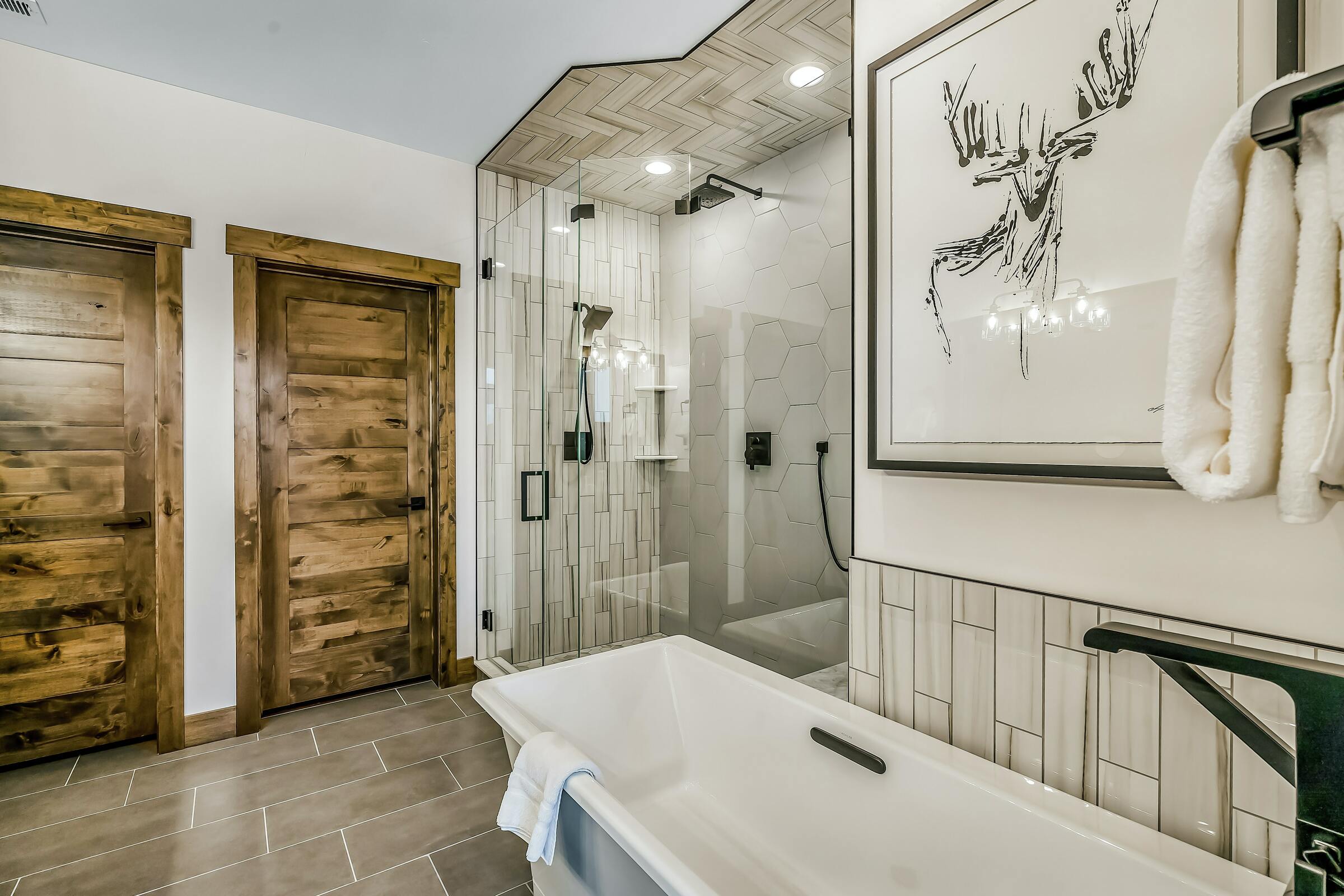 5 Bdrm HT - Master Ensuite Bathroom
