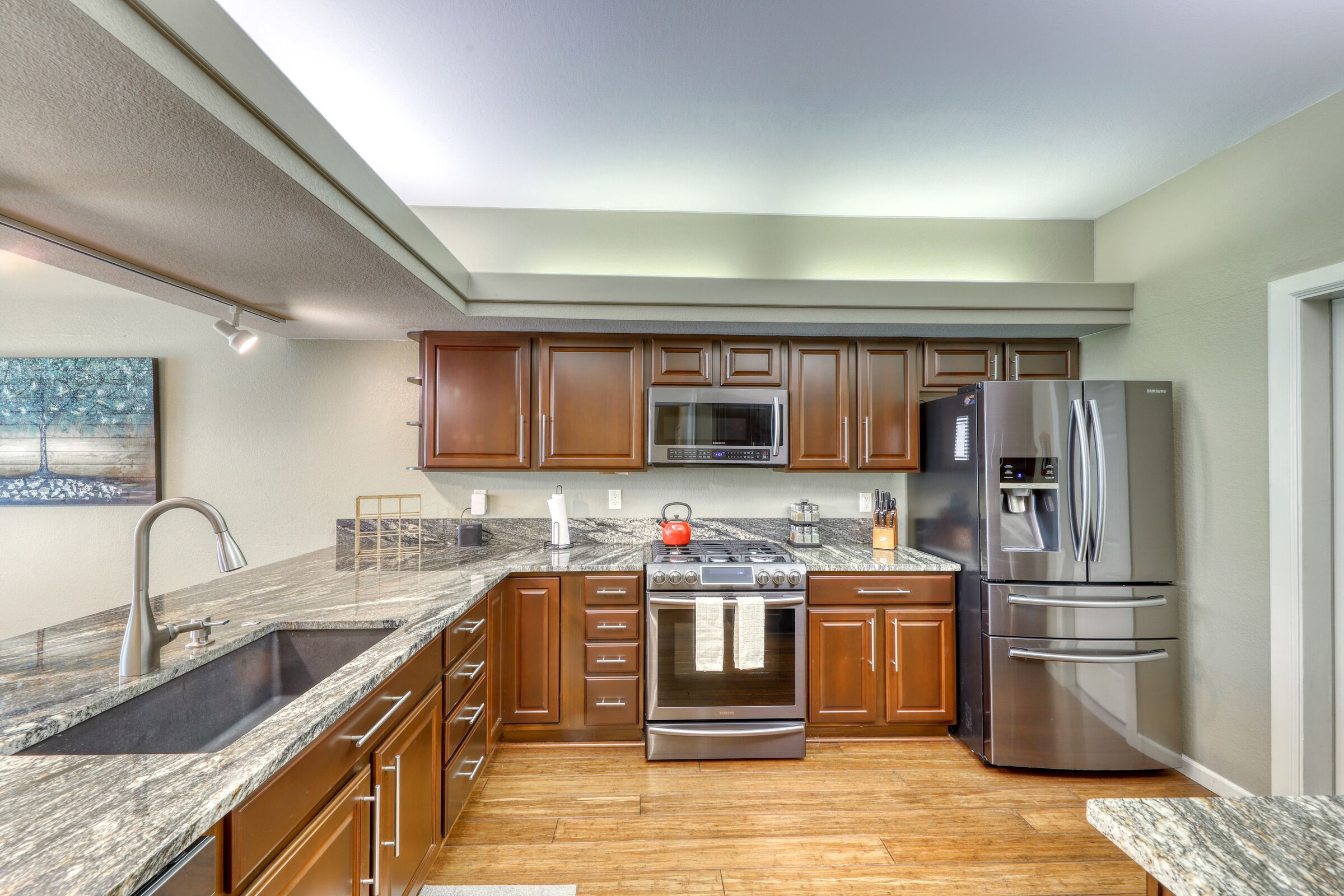 #1679 Thistlebrook - Kitchen