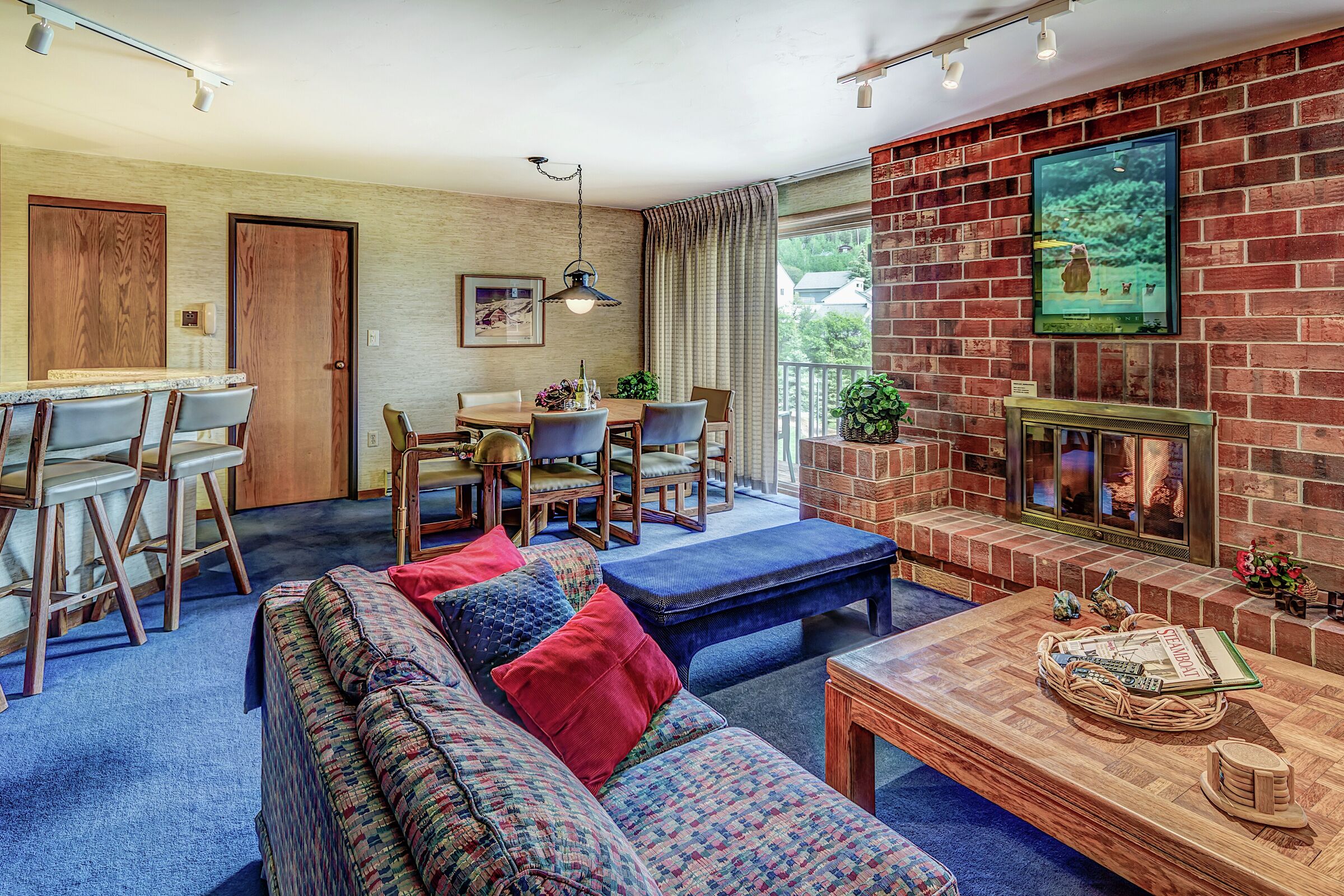 #407 - Living Area