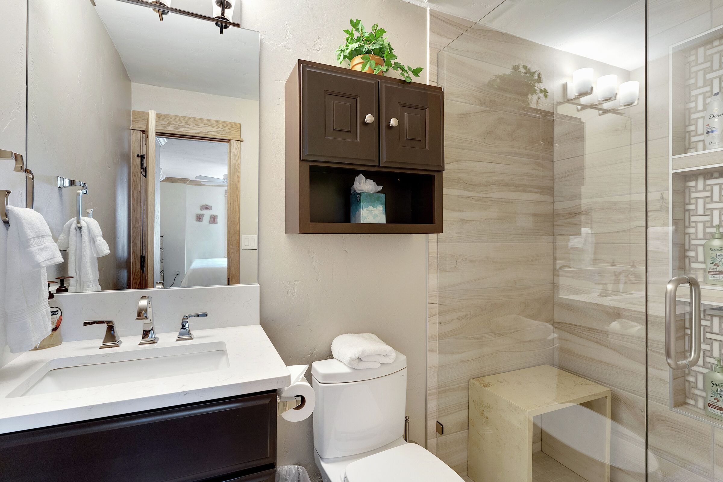 #411 - Master Ensuite Bathroom