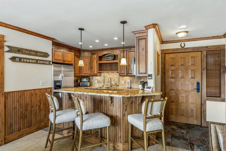 #413 - Kitchen Bar