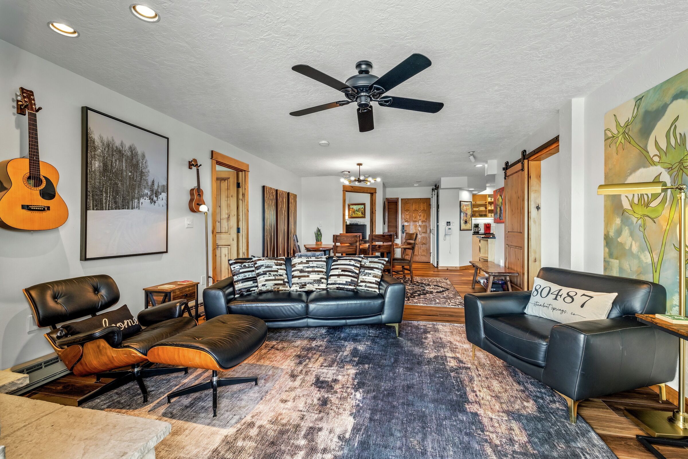 #514 - Living Area & Dining Area