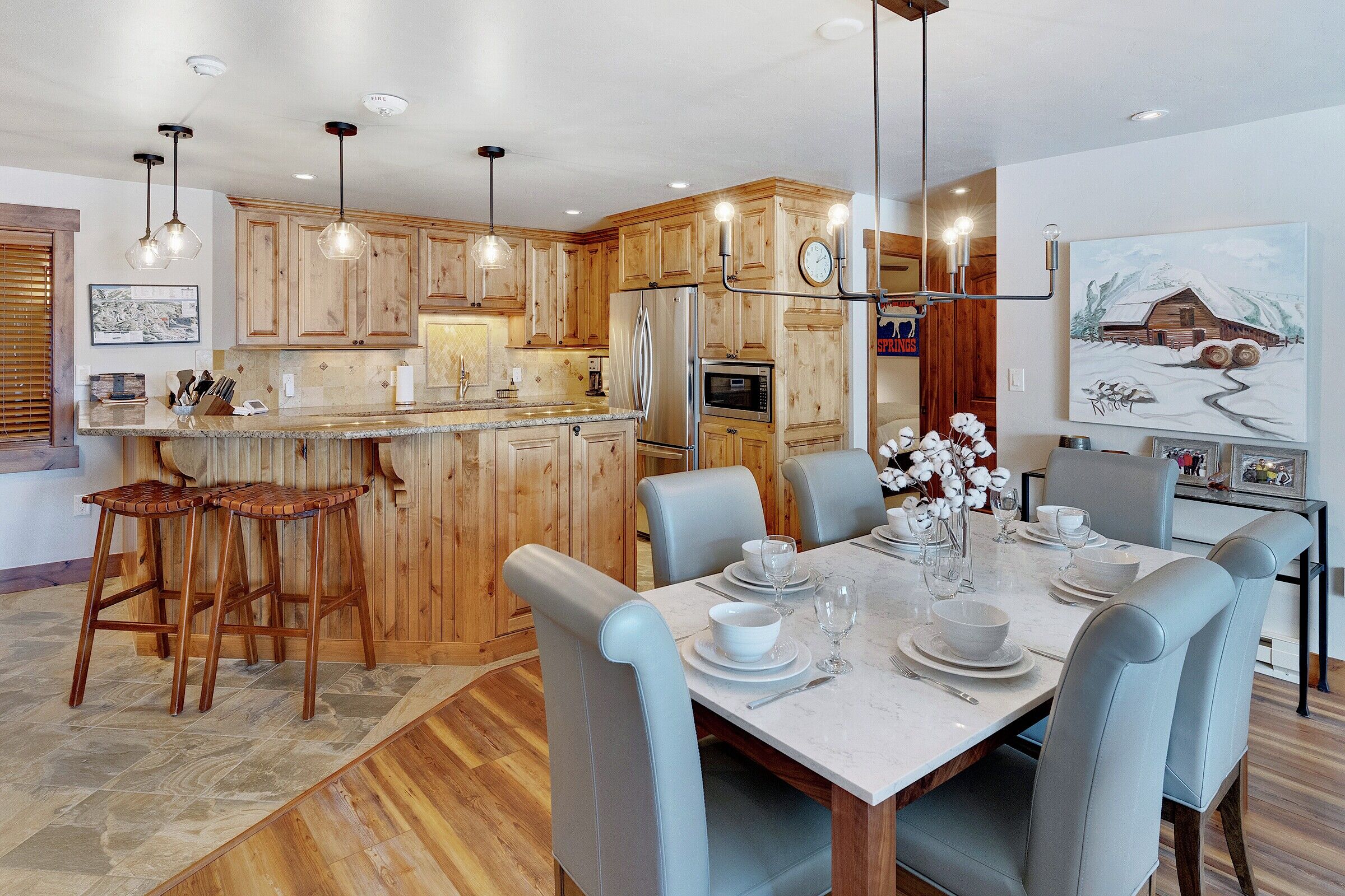 #406 - Dining Room & Kitchen