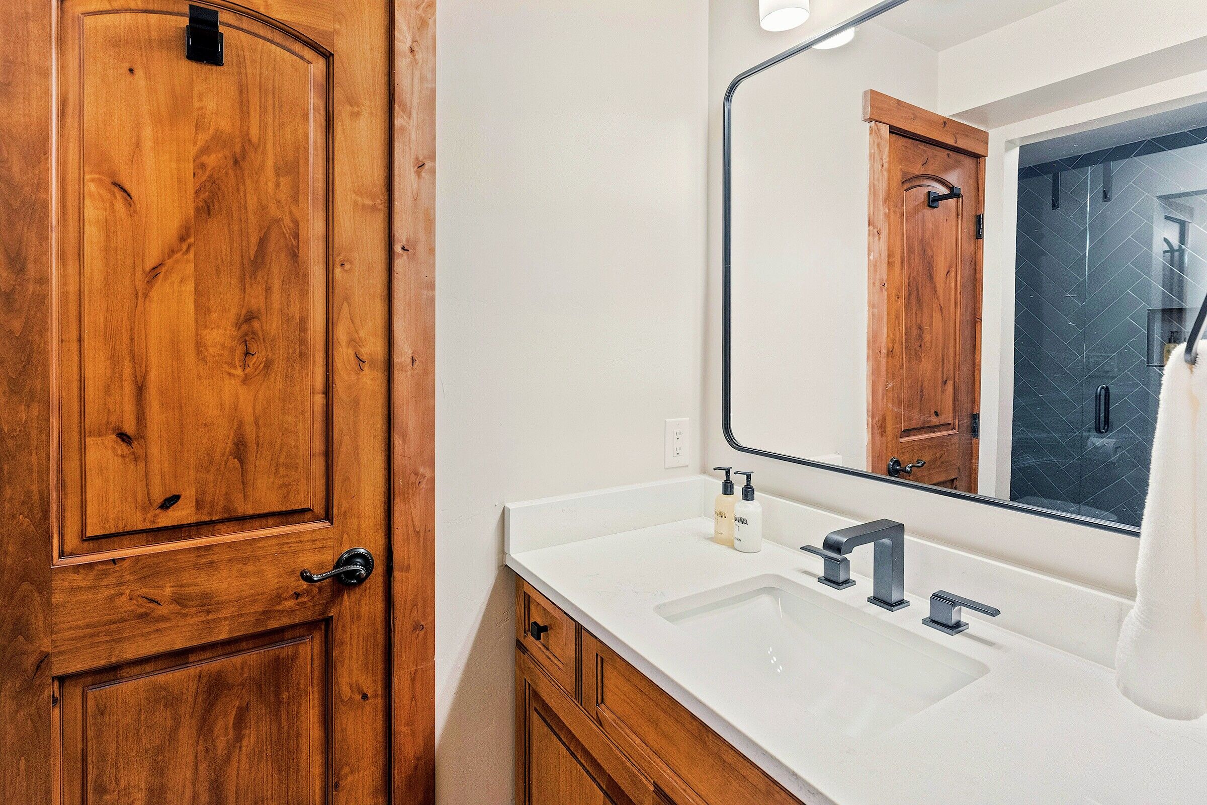 #406 - Master Ensuite Bathroom
