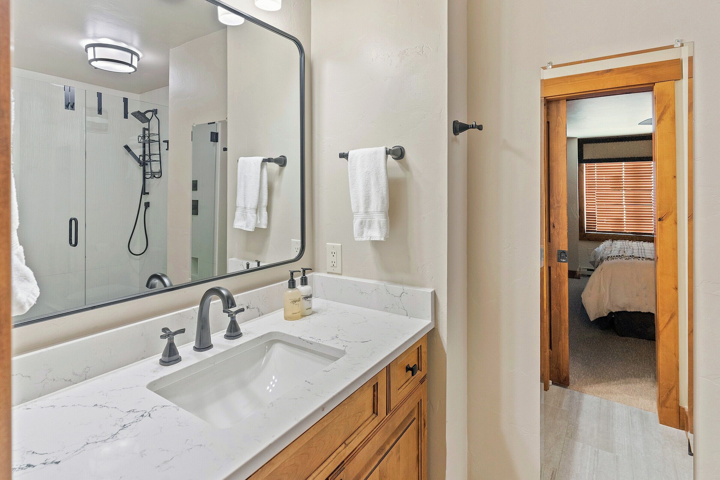 #406 - Ensuite Bathroom