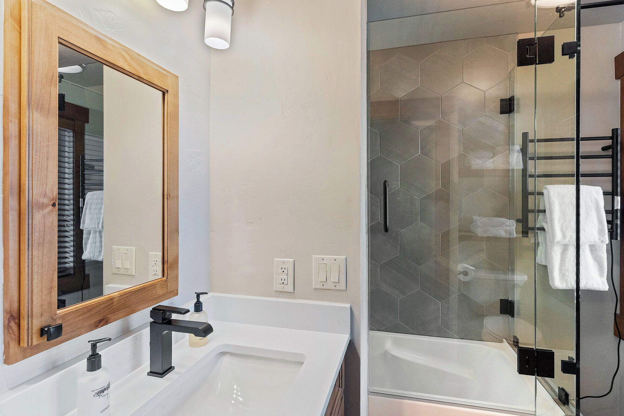 #406 - Ensuite Bathroom