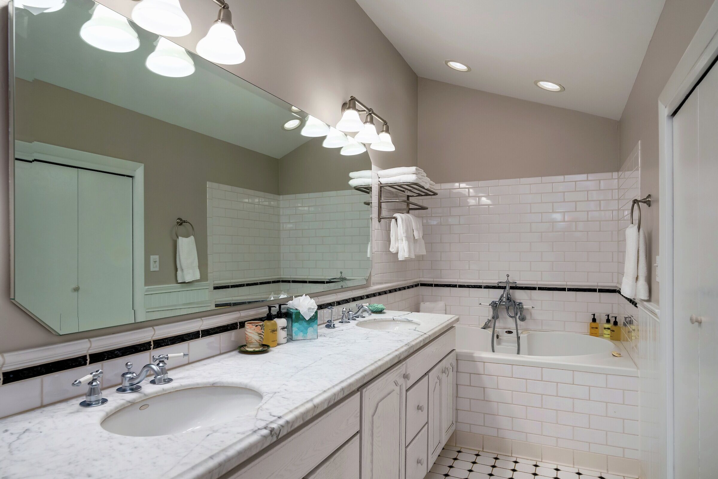 #615 - Master Ensuite Bathroom