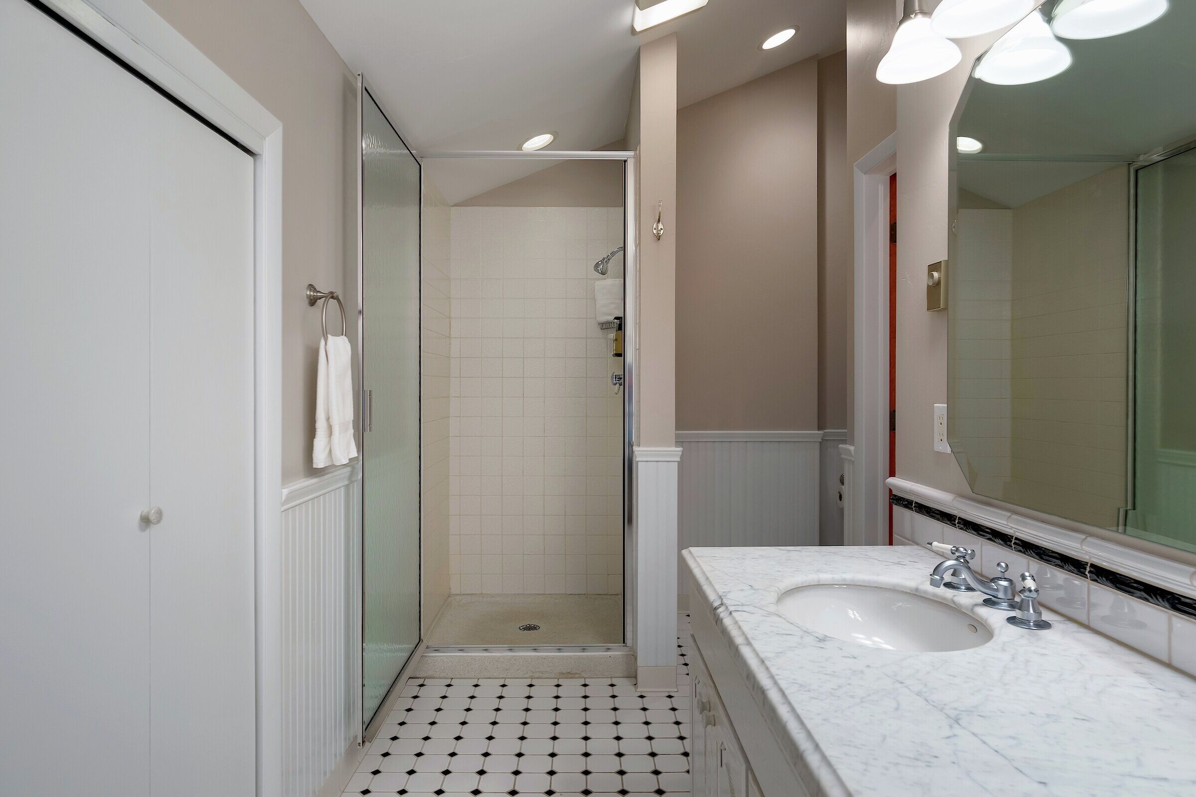 #615 - Master Ensuite Bathroom