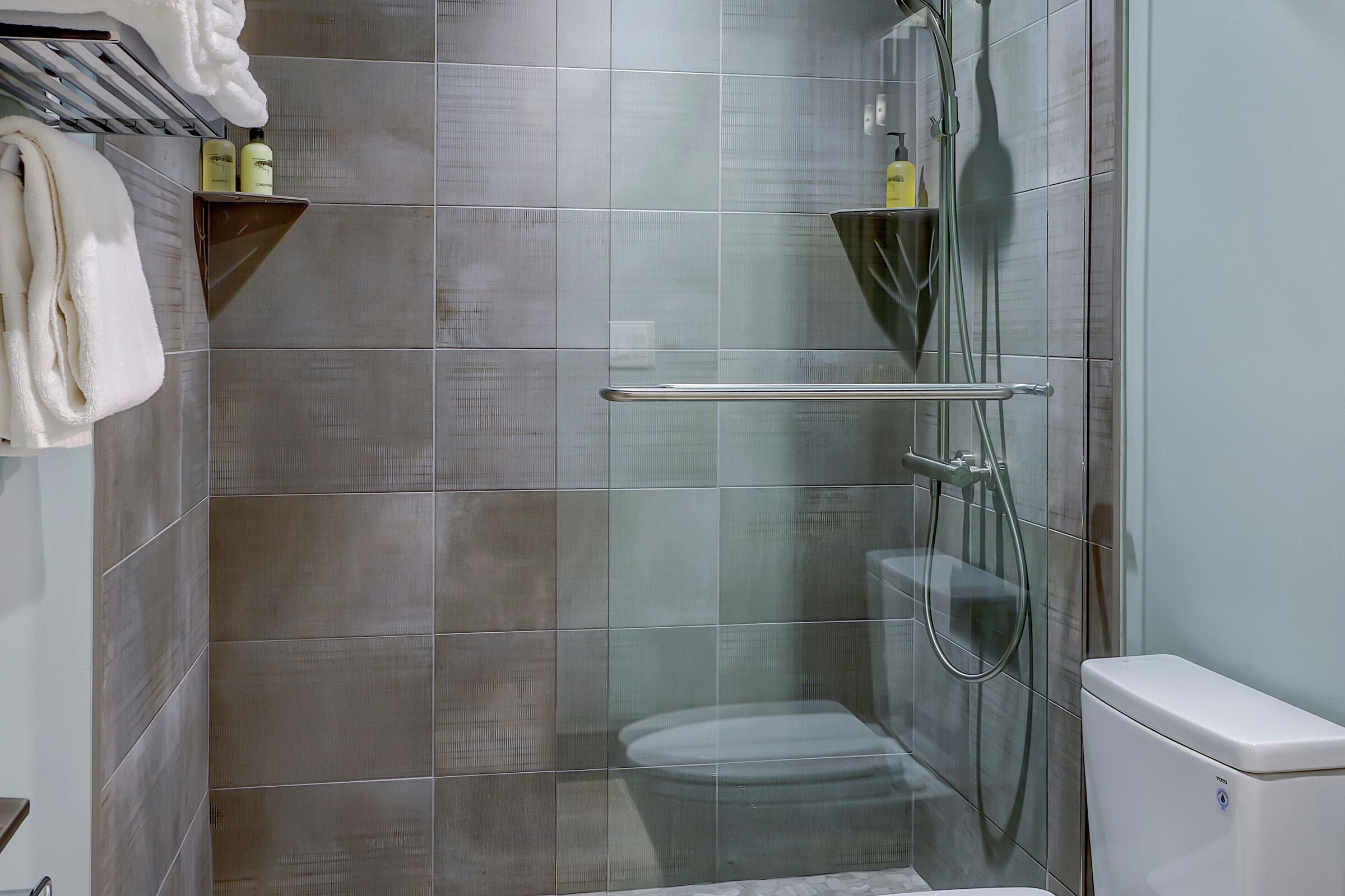 #405 - Bathroom