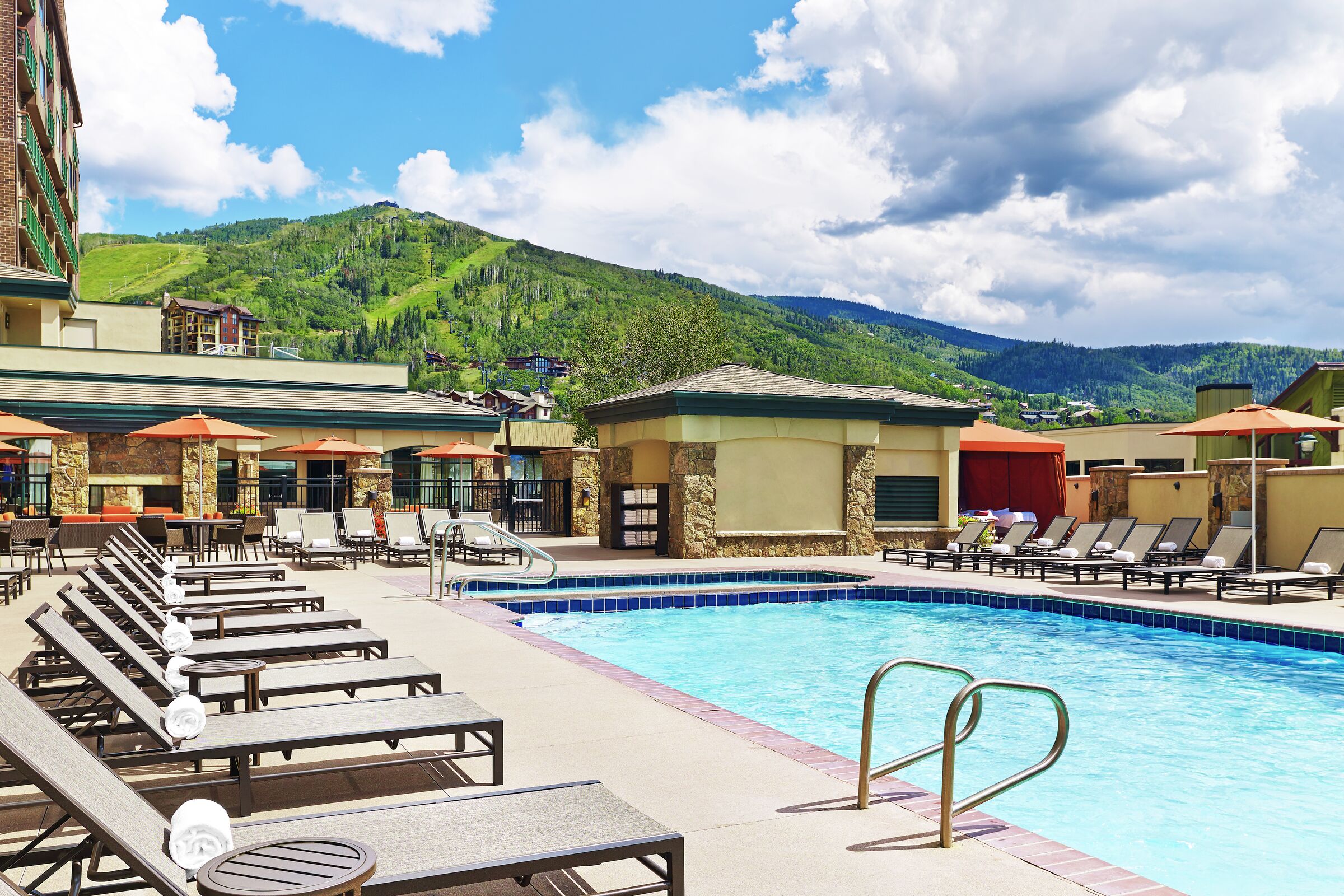 Outdoor Pool & Hot Tub