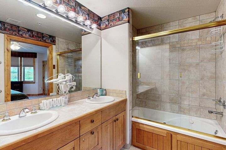#517 - Master Ensuite Bathroom