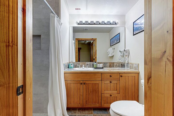 #511 - Ensuite Bathroom