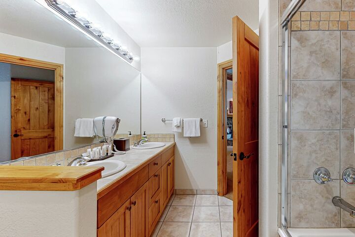 #511 - Master Ensuite Bathroom