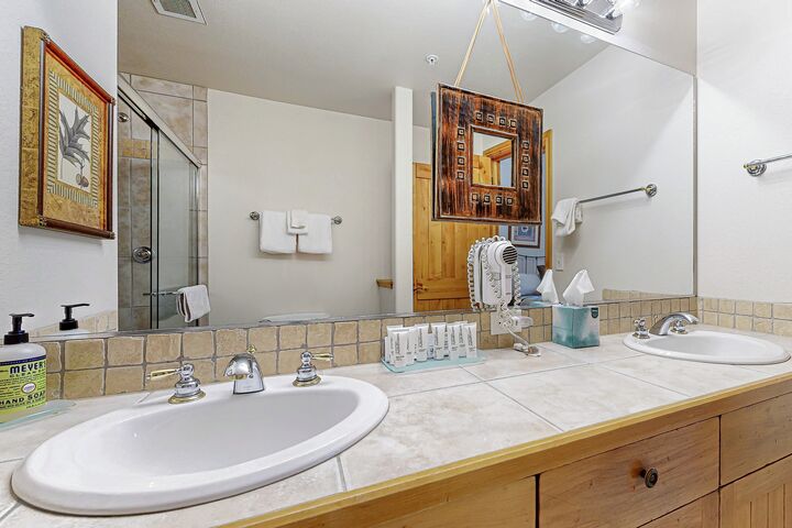 #214 - Master Ensuite Bathroom