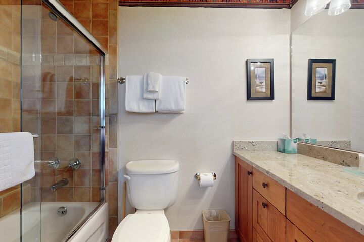 #414 - Ensuite Bathroom